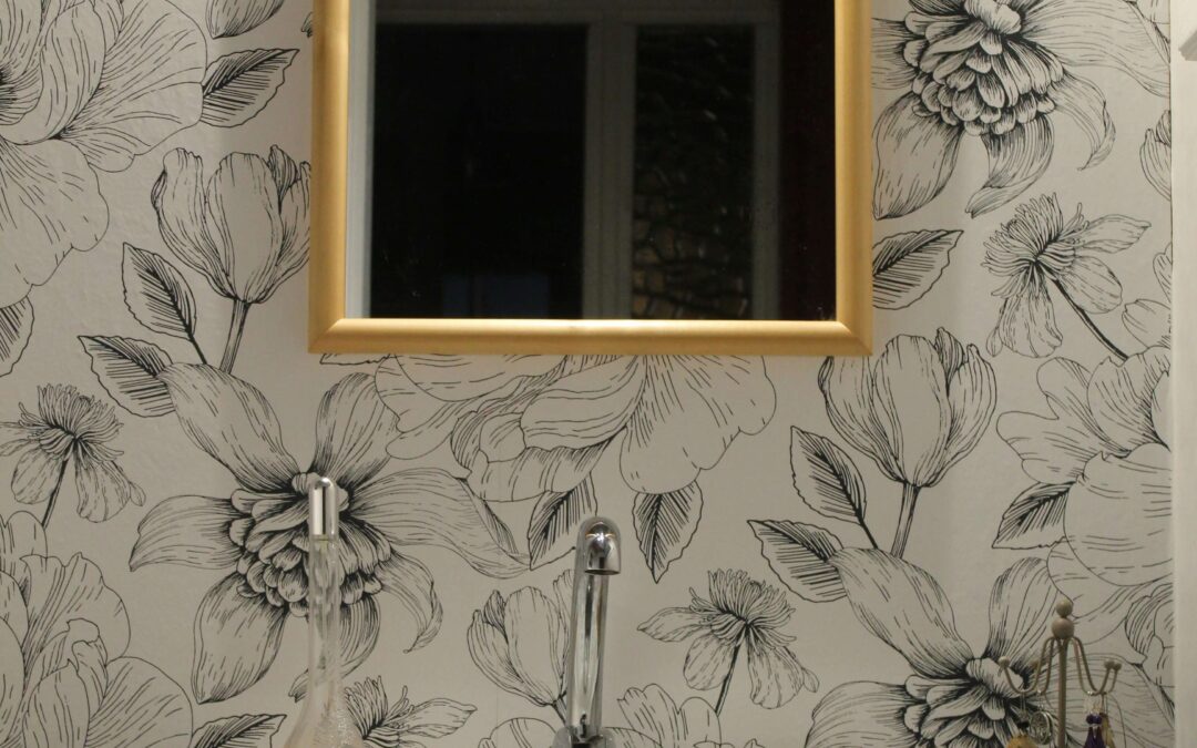 Floral wallpaper in a bathroom