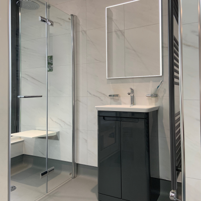 anthracite-vanity-modern-mobility-wet-room-with-shower-seat Small wet room design for compact bathrooms